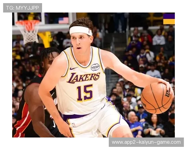 里夫斯反击上篮打进，湖人把机会吃得很干净